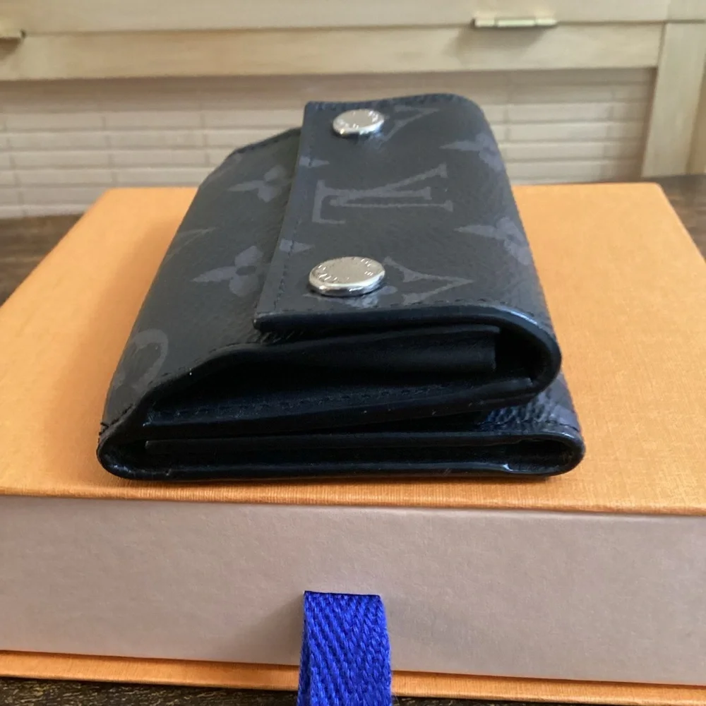 LV Discovery compact wallet Eclipse monogram tri fold